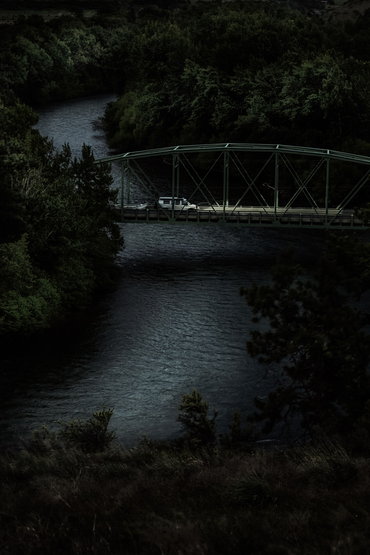 Early morning drive to the river